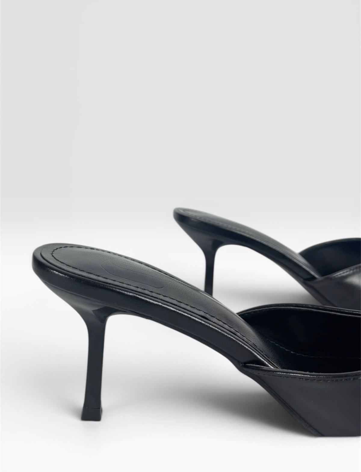 ⁠Mule Minimalista de Salto Lisa