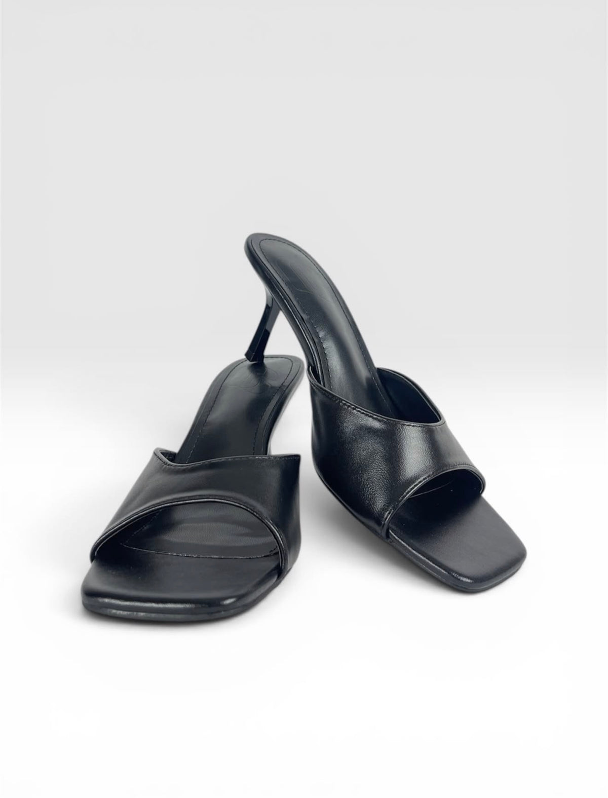 ⁠Mule Minimalista de Salto Lisa
