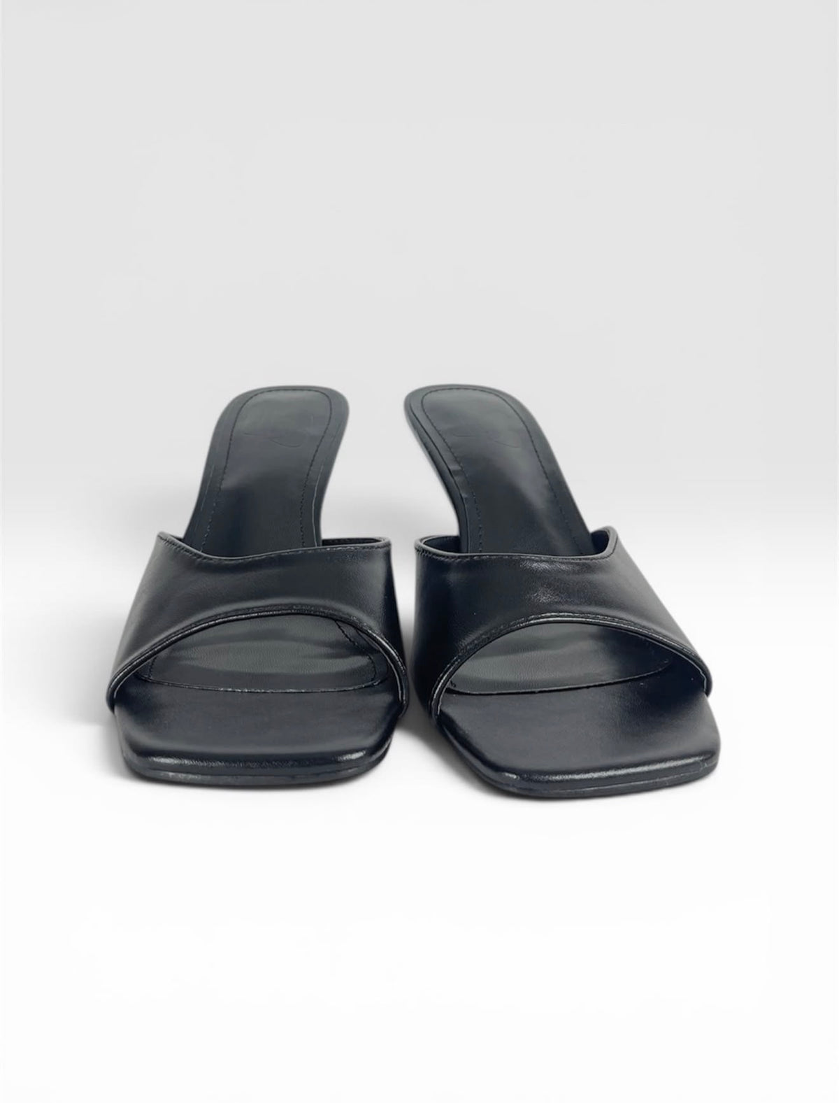 ⁠Mule Minimalista de Salto Lisa