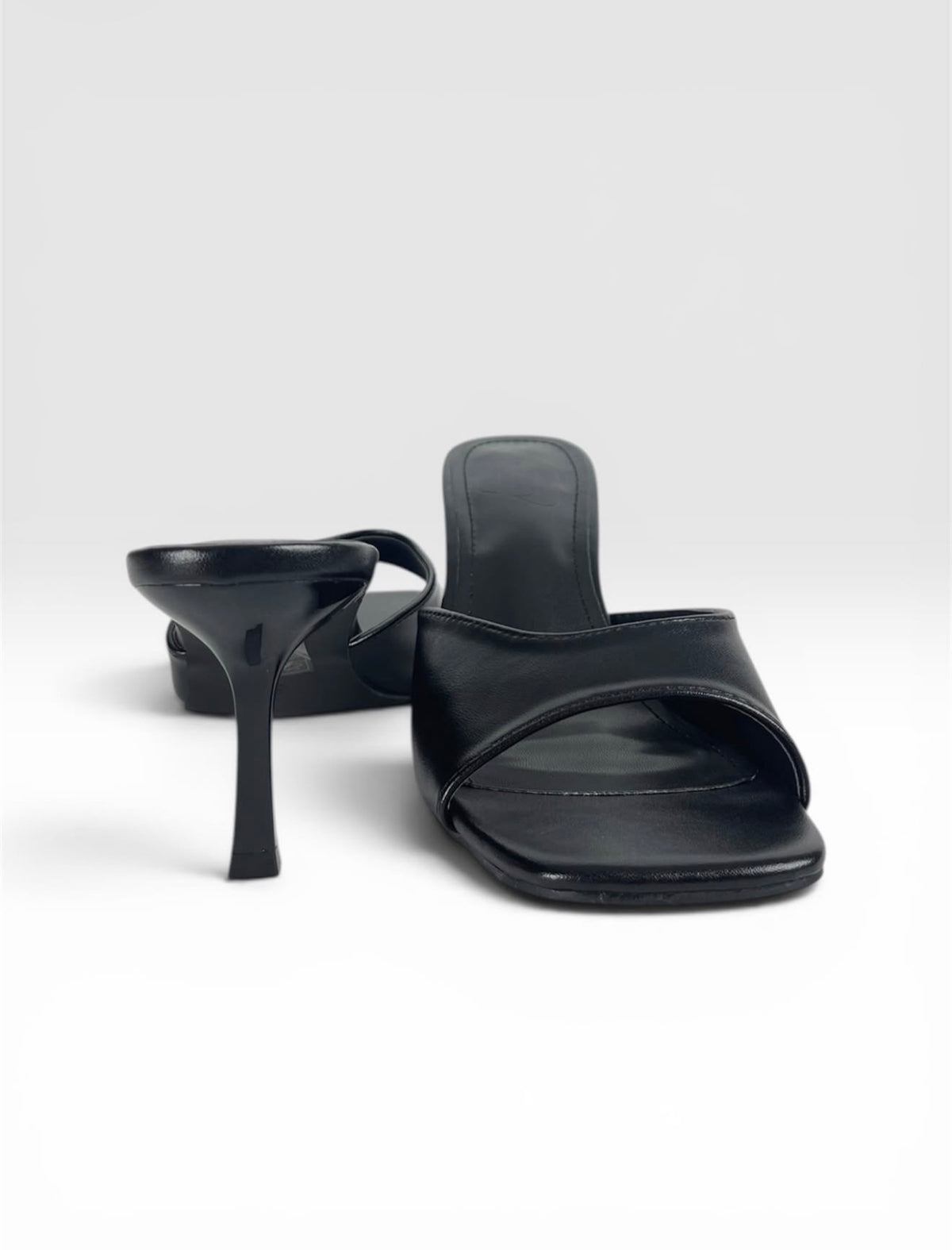 ⁠Mule Minimalista de Salto Lisa